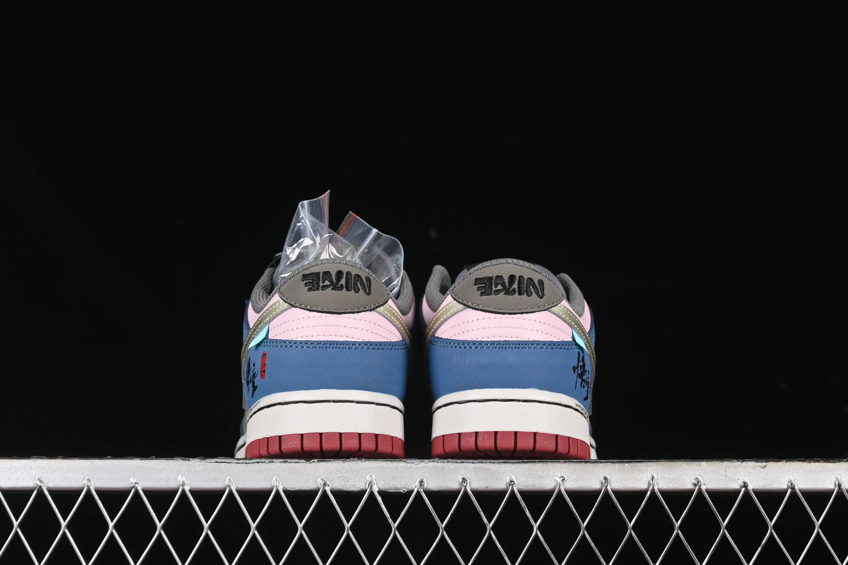 All Categories Nk SB Dunk Series Nk SB Dunk Low High-end Customized Low-top Sneakers C Version Nk Dunk Low Game Theme Black Myth Wukong Auspicious Cloud Dragon Pattern Deconstructed Retro Low-top Casual Sneakers DV2433-109